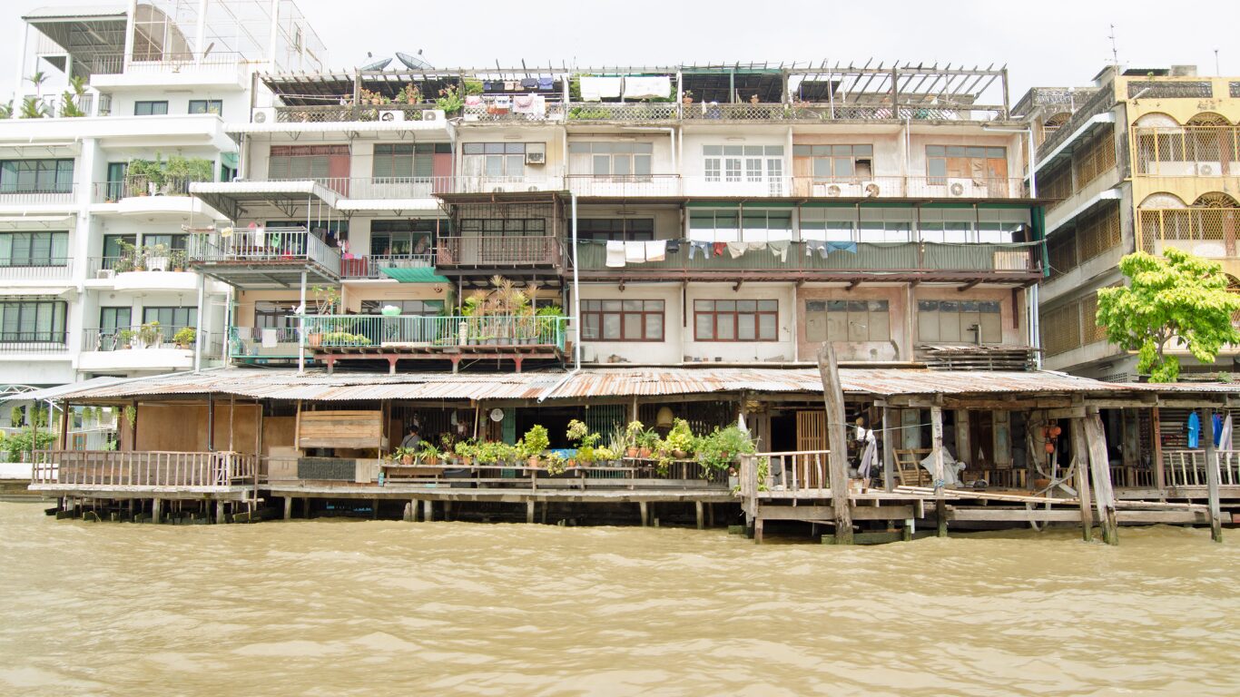 Discover Neighborhoods Near the River