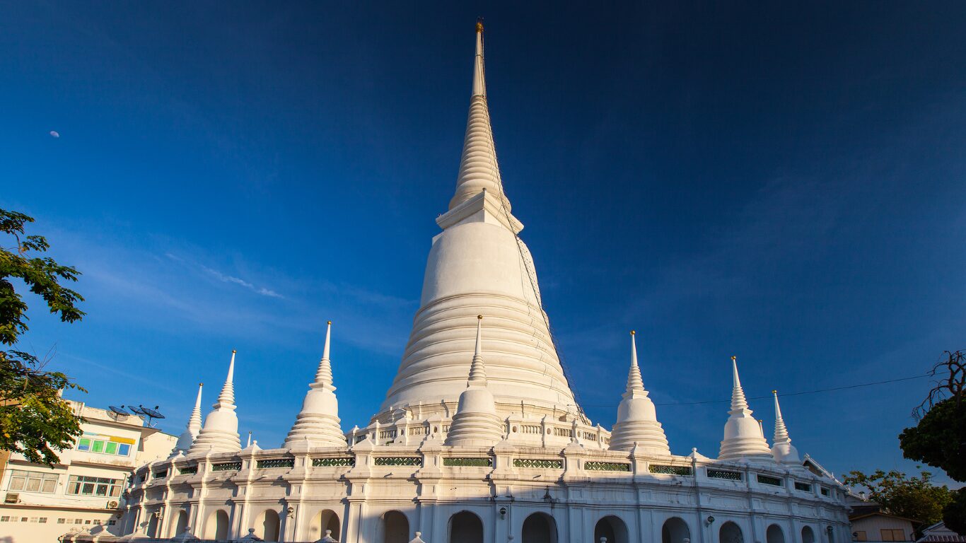 Wat Prayoon and the Turtle Pond