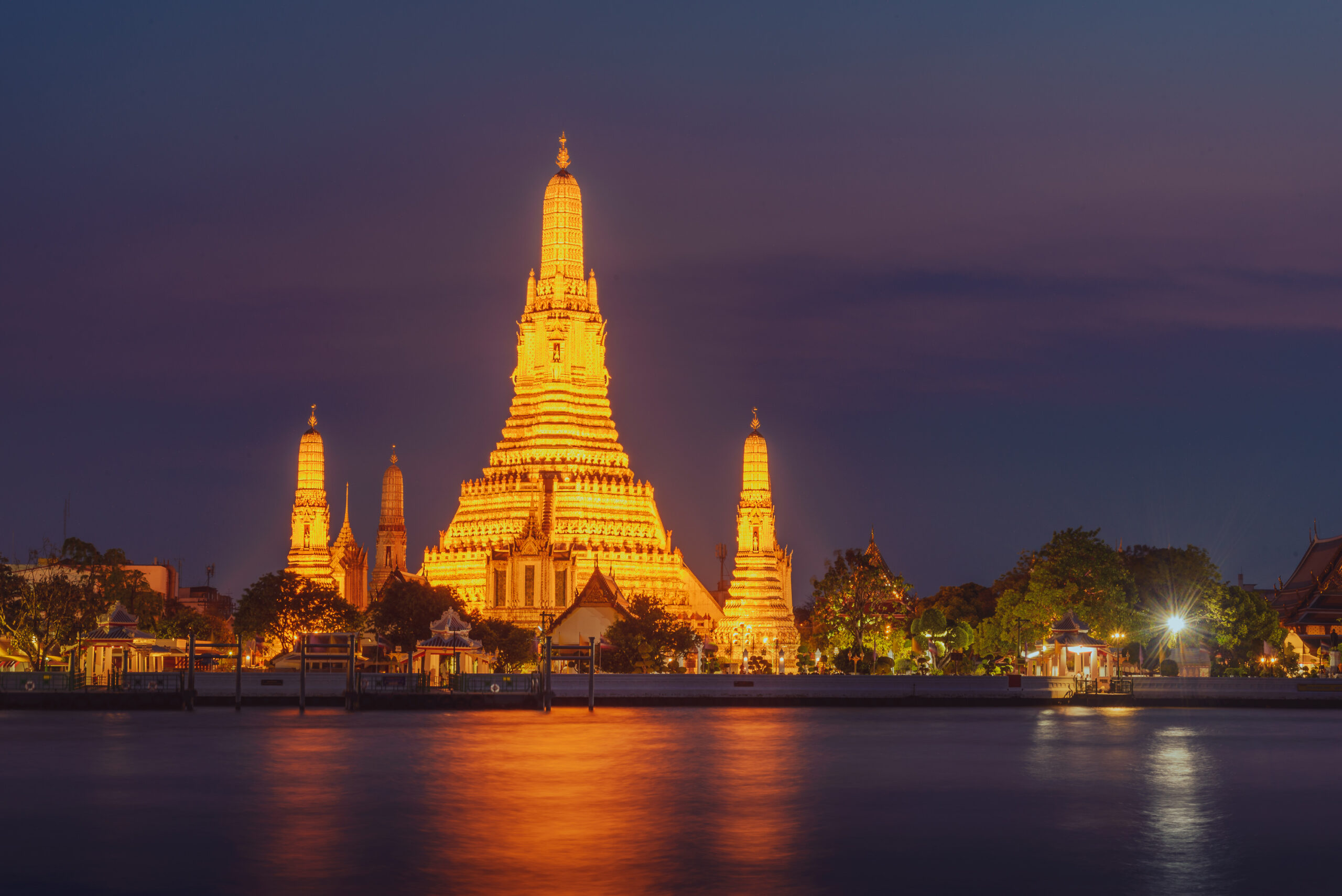 Wat_Arun_in_the_Evening