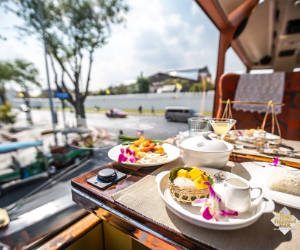 Thai Bus Food Tour Experience in Bangkok